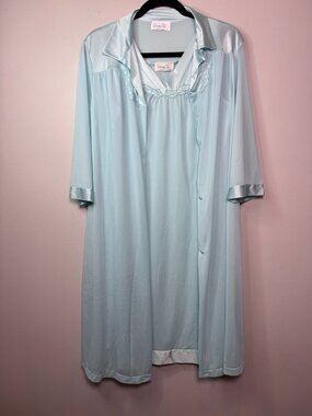 VTG Vanity Fair Blue Robe & Nightgown Set Nylon Button Up Lace Embroidery S/M